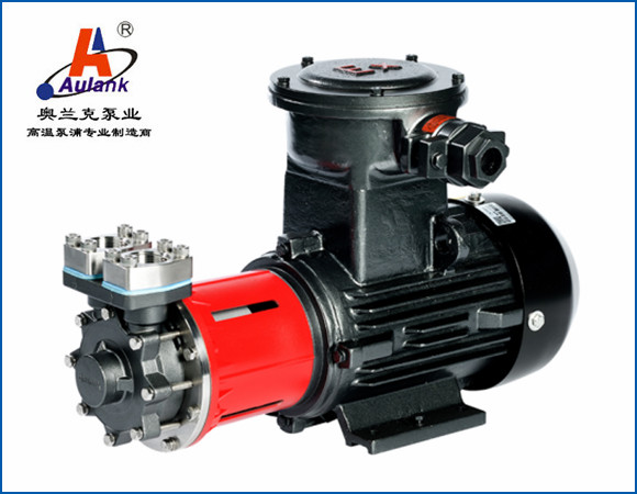 低溫磁力驅(qū)動(dòng)過流部件材質(zhì)為不銹鋼，具備一定的氣液混合功能。產(chǎn)品采用無軸封、磁力驅(qū)動(dòng)設(shè)計(jì)，將動(dòng)密封轉(zhuǎn)換為靜密封，實(shí)現(xiàn)泵浦在深冷和高溫工況下的安全性和穩(wěn)定性。